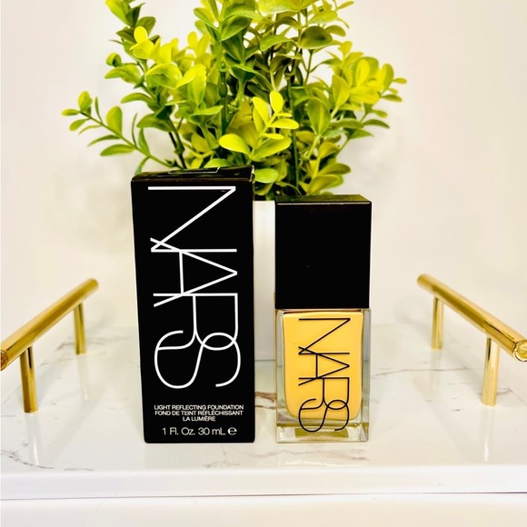 NARS Light Reflecting Foundation - Picture 1 of 2
